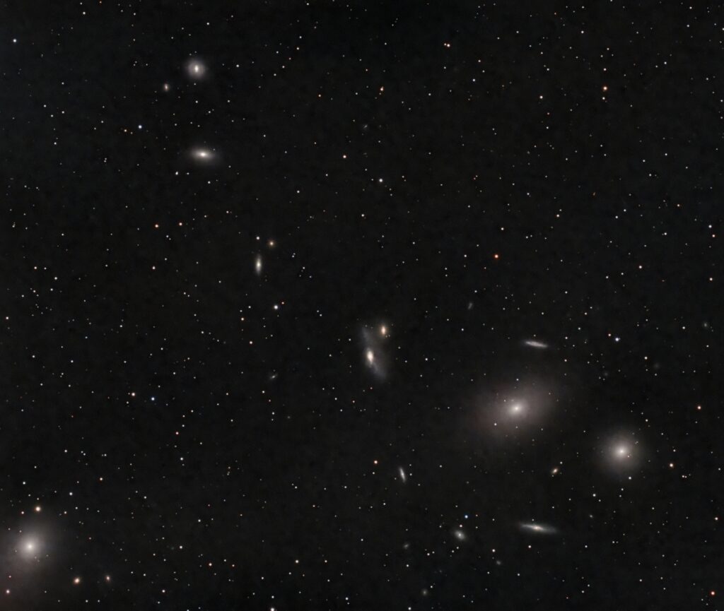 Markarian's Chain 4h20m 020826